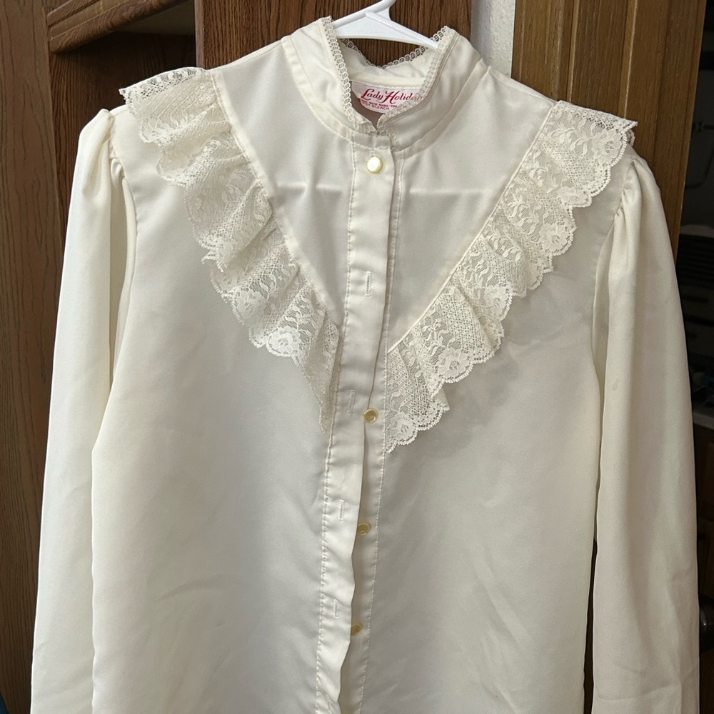 Women’s vintage blouse. White. Lacey. Never worn.